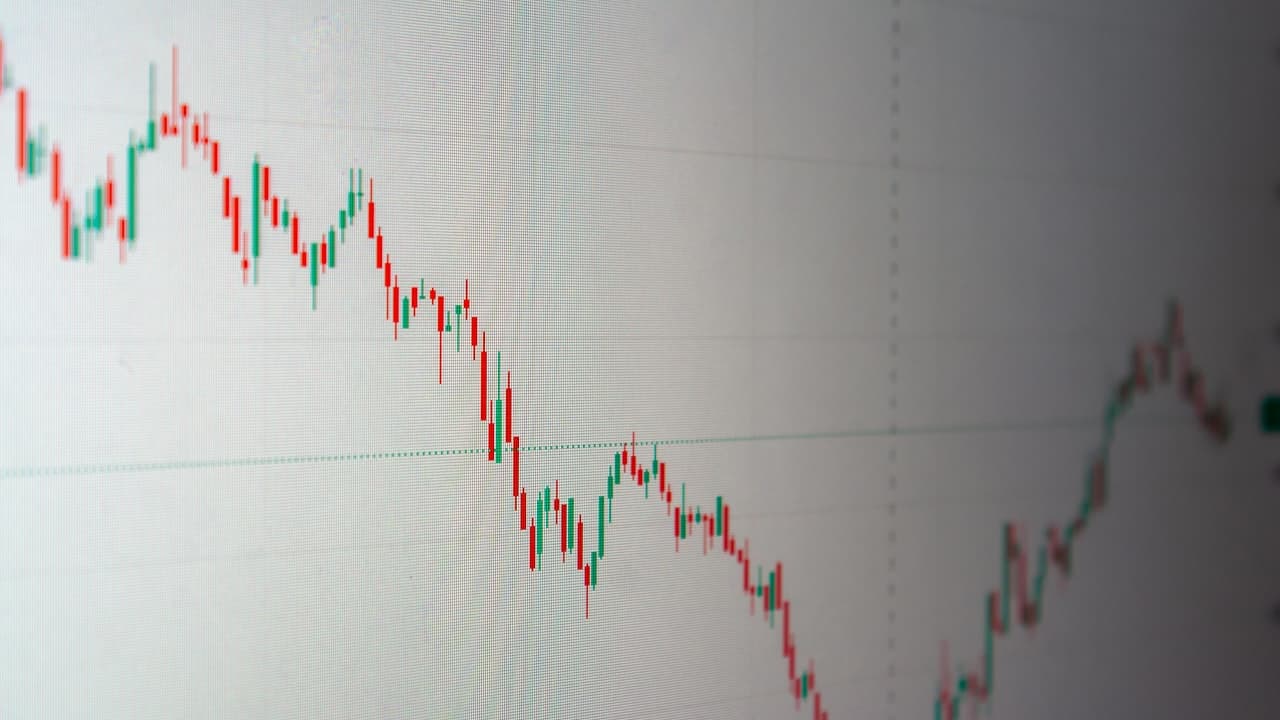Mercado argentino reacciona positivamente tras salida de Adorni y emisión de deuda