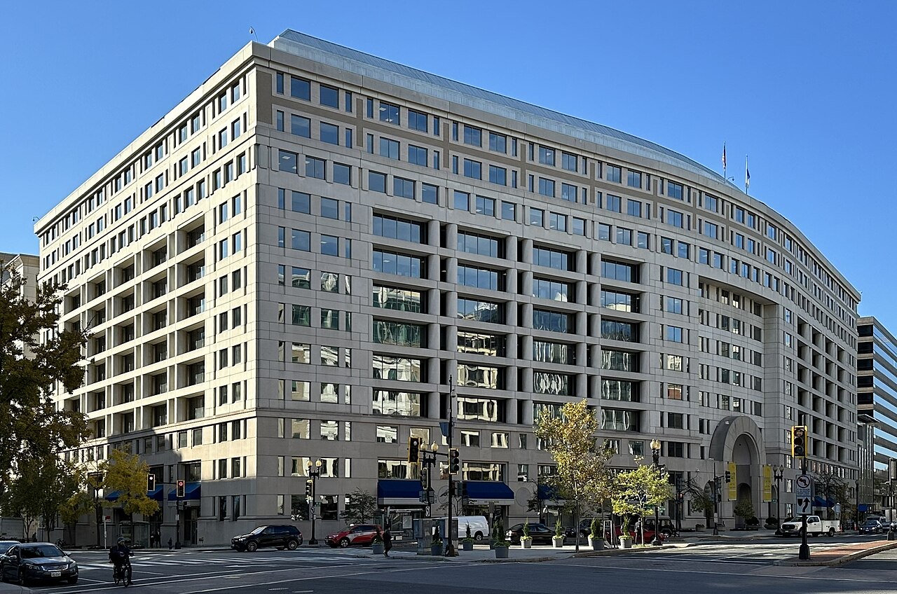 Vista exterior del edificio de la sede del Banco Interamericano de Desarrollo en Washington.