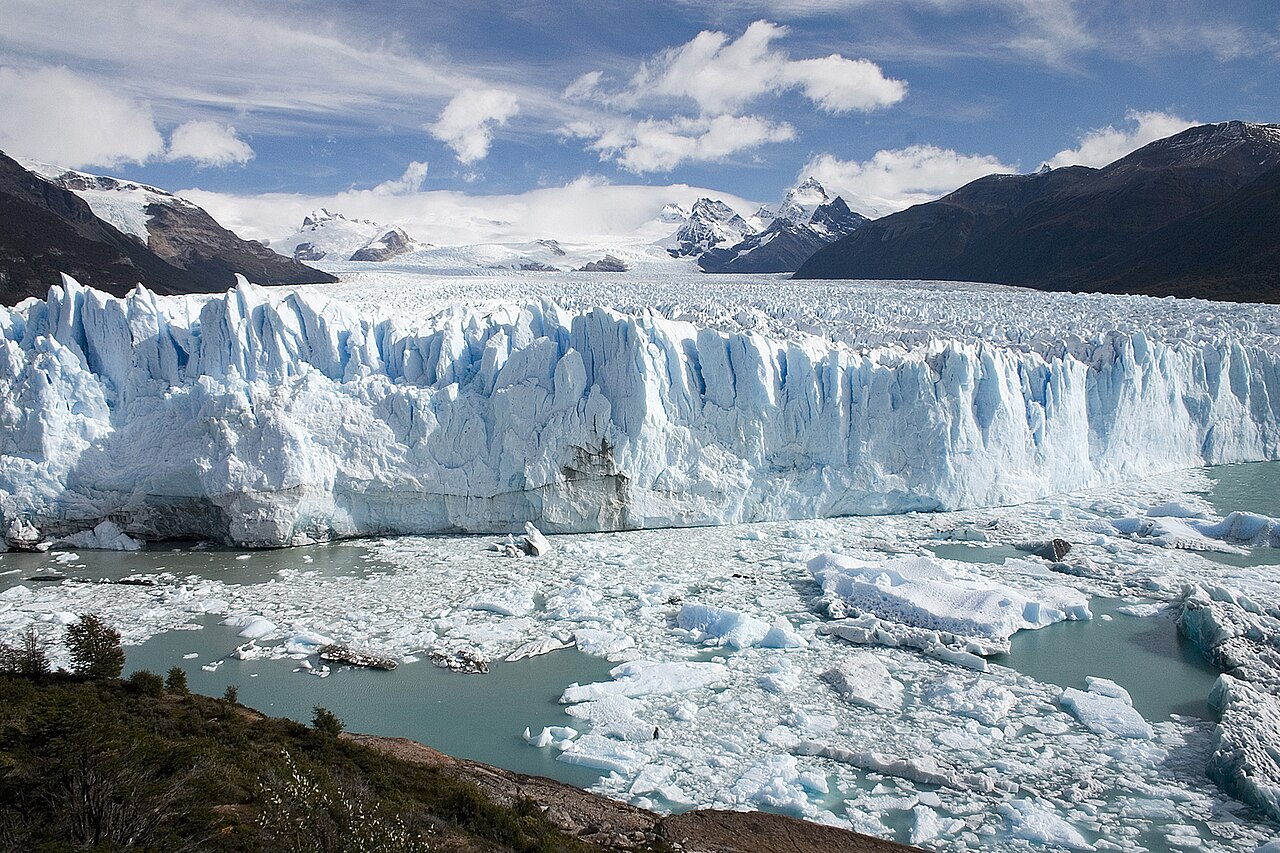 Vista panorámica del glaciar Perito Moreno en la región de la Patagonia argentina.