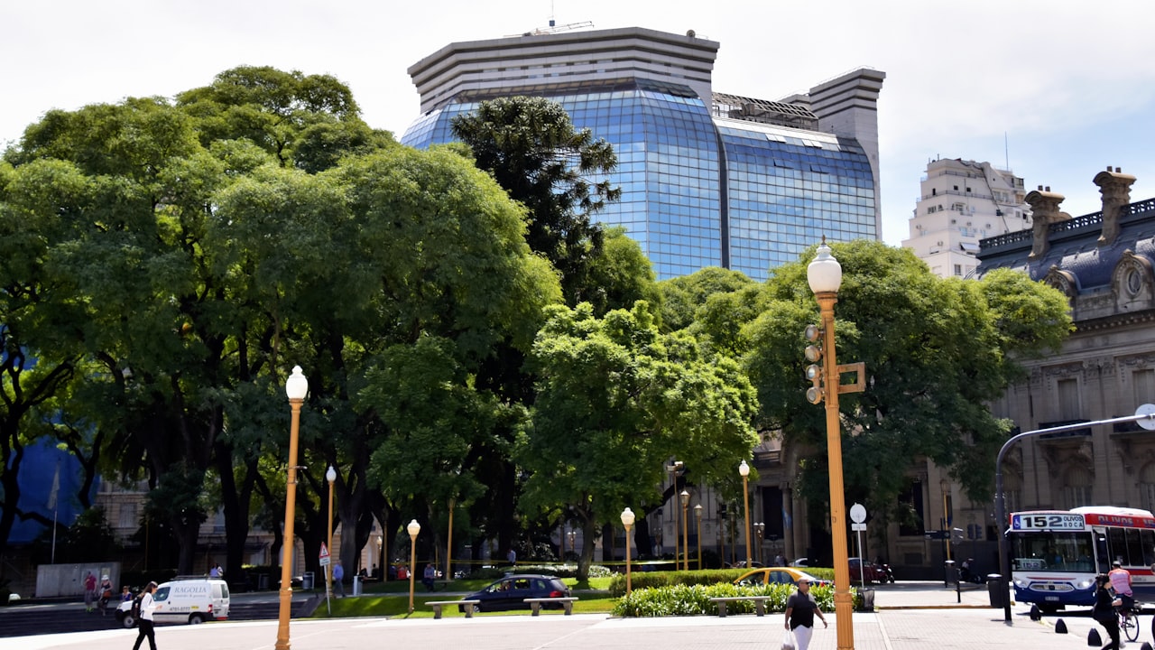 阿根廷经济:7月16万亿比索债务到期 政府面临挑战