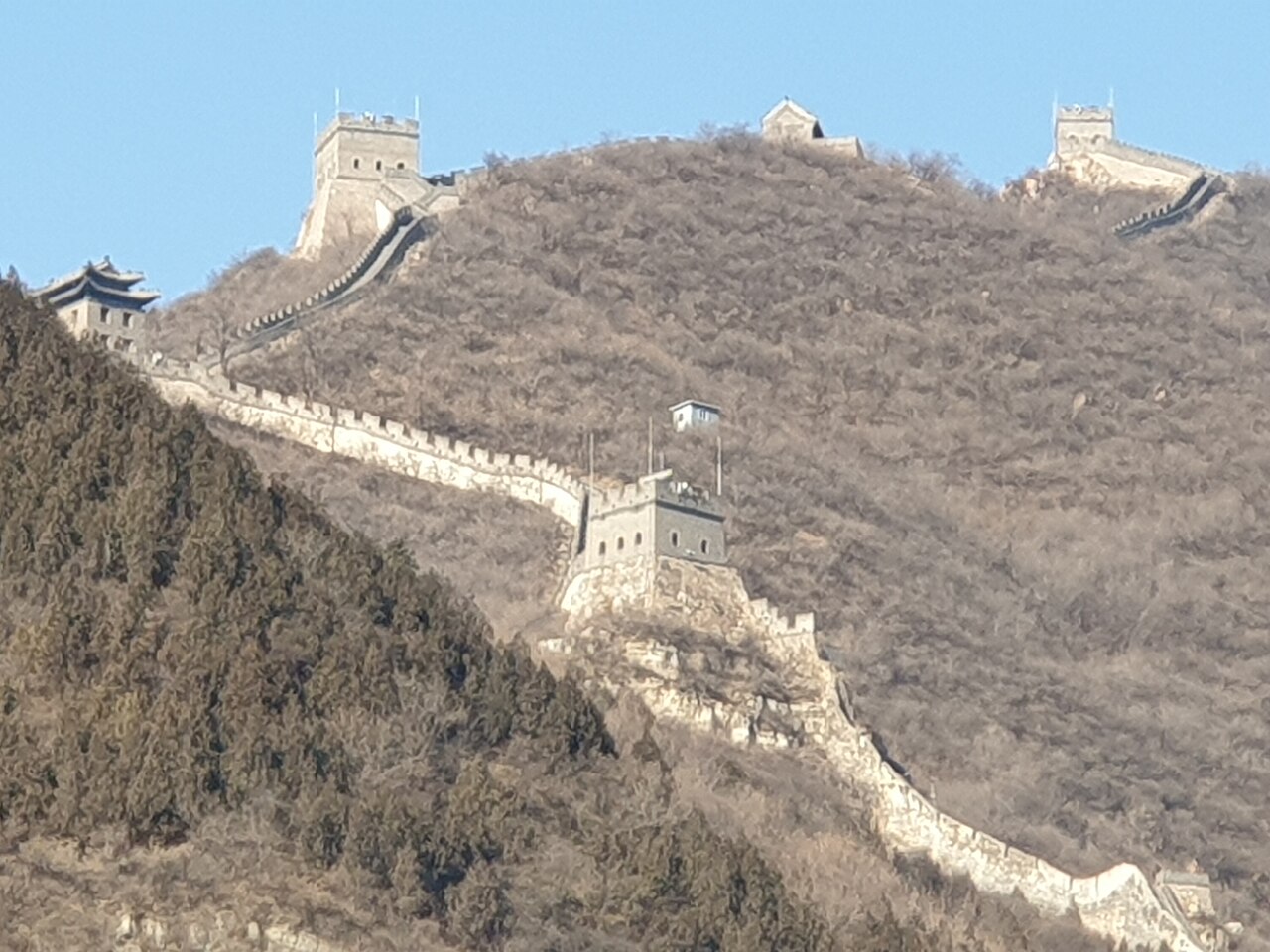 美国首次承认在太空部署武器，引发中俄高度关注