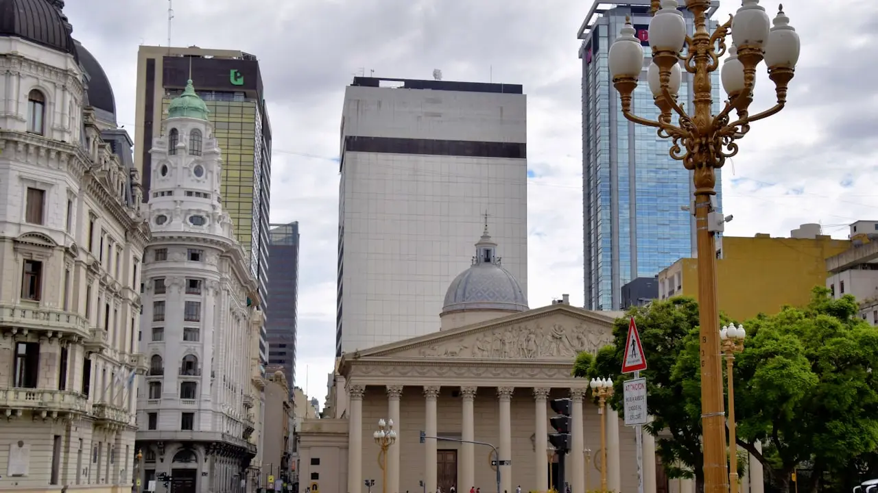 Argentina Cerca de Cumplir Meta de Reservas del FMI por Primera Vez en la Gestión Actual