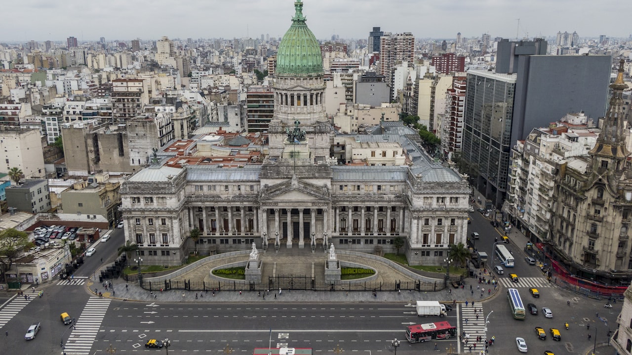 Vista aérea del Palacio del Congreso de la Nación Argentina en la ciudad de Buenos Aires.