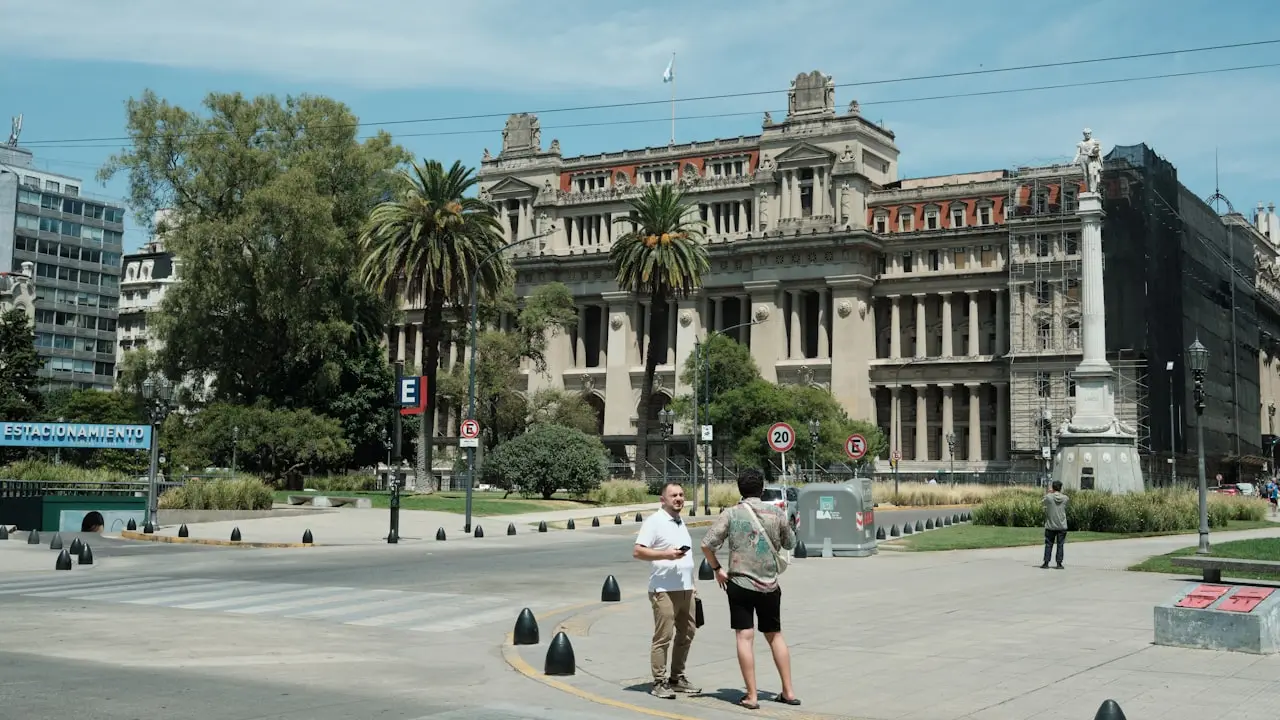 Gobierno de Milei: Ajustes Económicos y Debate por el Financiamiento Universitario