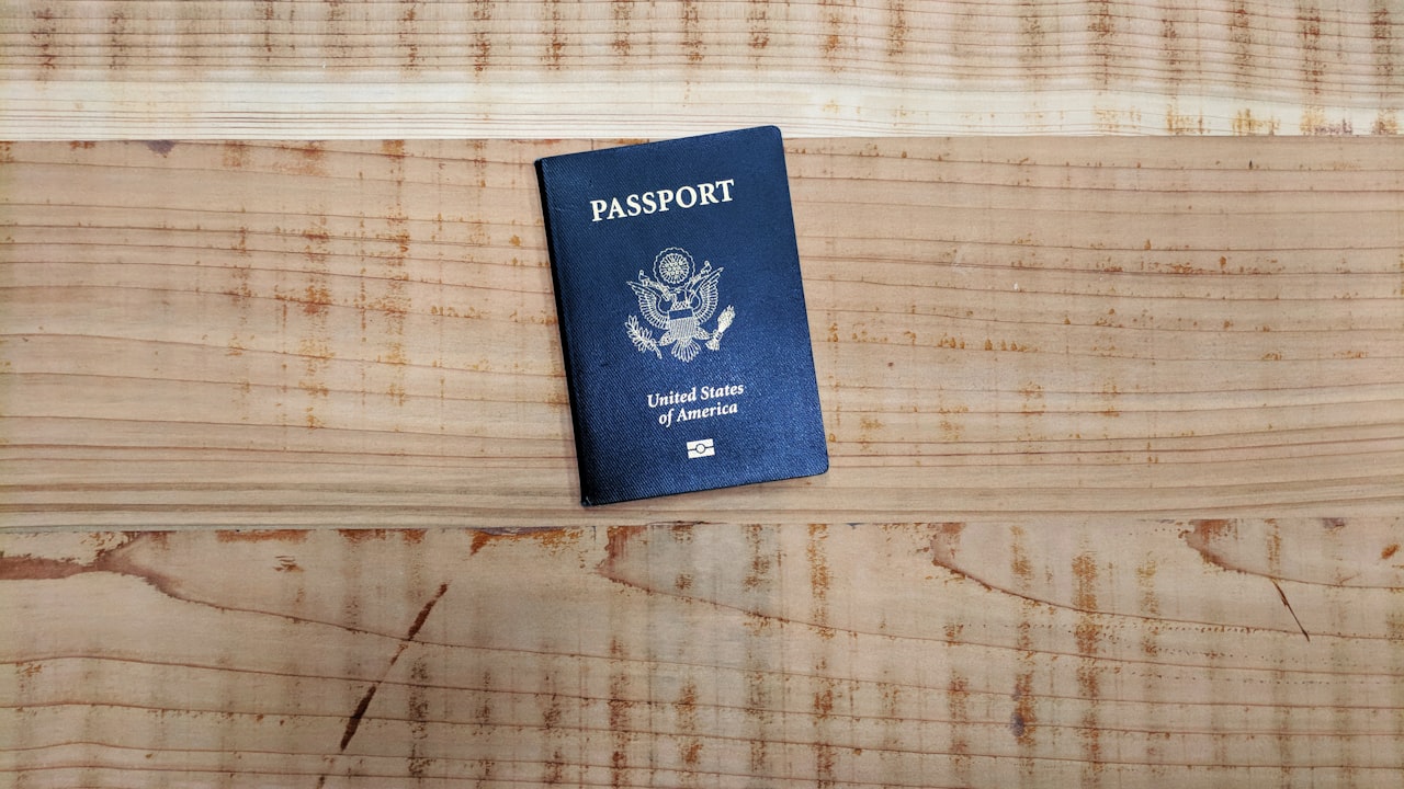 Nueva normativa migratoria en EE.UU. pone en riesgo a quienes tienen estatus pendiente