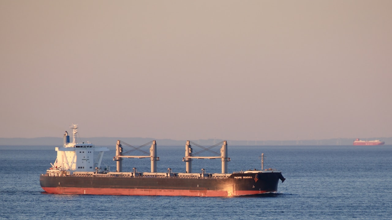 Tensión en Medio Oriente: el precio del petróleo se dispara tras el cierre de Ormuz