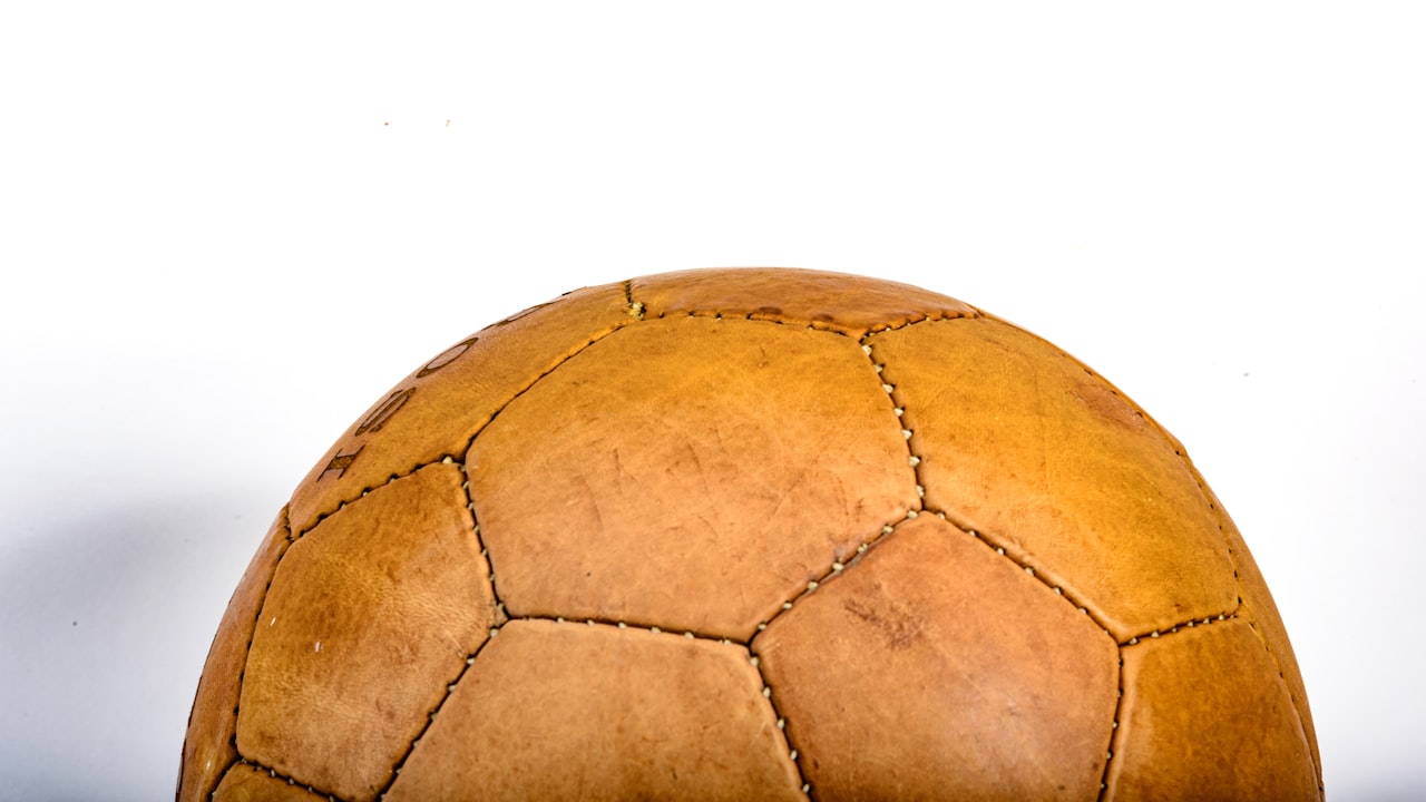 Subastarán la histórica pelota del partido entre Argentina e Inglaterra de 1986