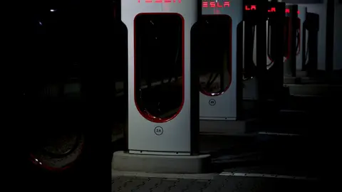 YPF y Tesla exploran alianza estratégica para movilidad eléctrica y energía en Argentina